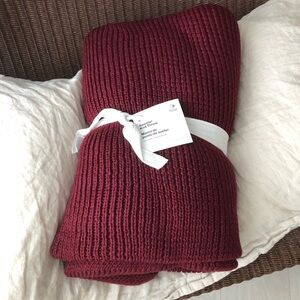 Crate&Barrel Sweater Knit Throw in Burgundy